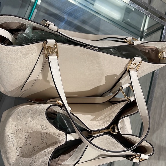 MICHAEL KORS ARLO LARGE GRAB BAG SHOULDER TOTE MK LEATHER GOLD~2 BAGS IN 1
NWT - Picture 10 of 16